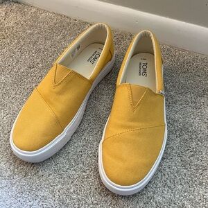 Tom’s Fenix Platforms in Mango size 11 (Women’s)